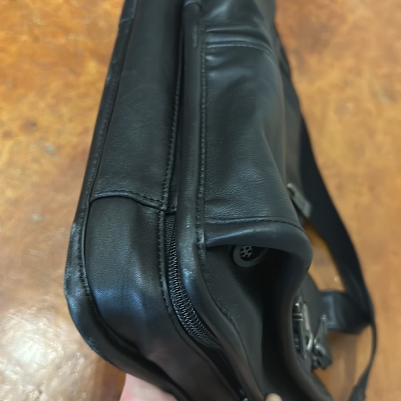 TUMI Black Leather Satchel Laptop Bag - Picture 6 of 7